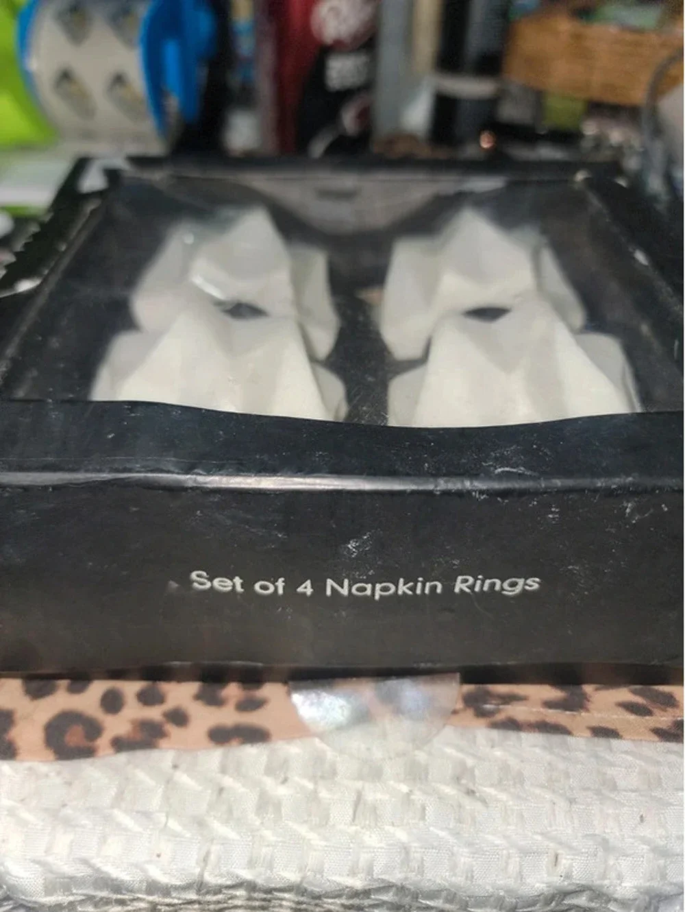Tahari set of 4 napkin rings